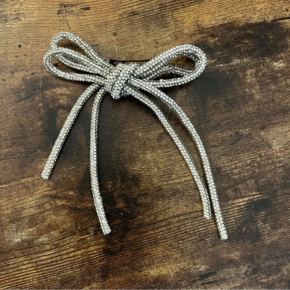 Untamed Petals "Park Avenue" Silver Bow Hair Clip - Picture 4 of 7